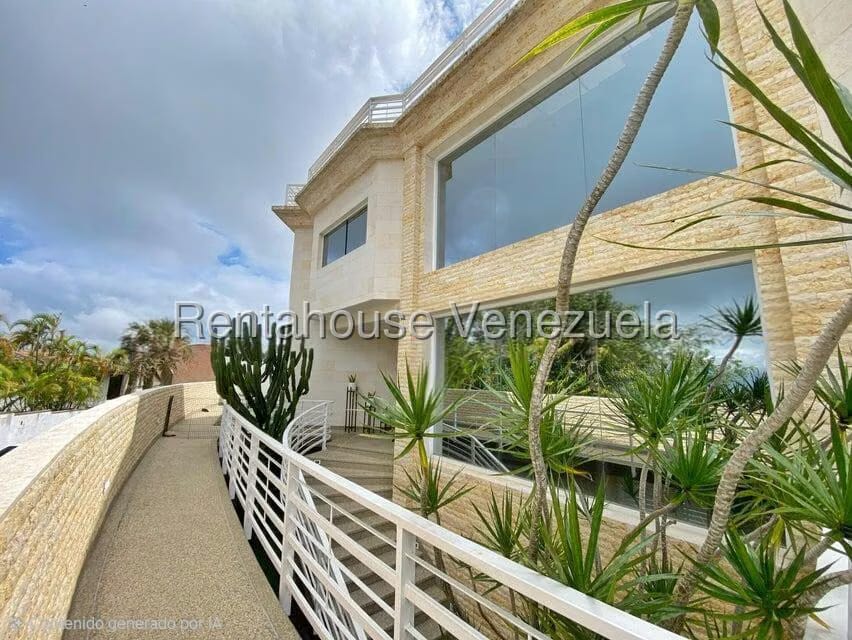 Casa (Multipes Niveles) en Venta en Los Naranjos del Cafetal, Distrito Metropolitano - 2