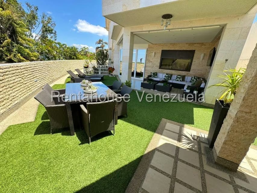 Casa (Multipes Niveles) en Venta en Los Naranjos del Cafetal, Distrito Metropolitano - 23