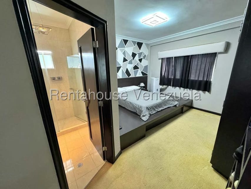 Casa (Multipes Niveles) en Venta en Los Naranjos del Cafetal, Distrito Metropolitano - 28