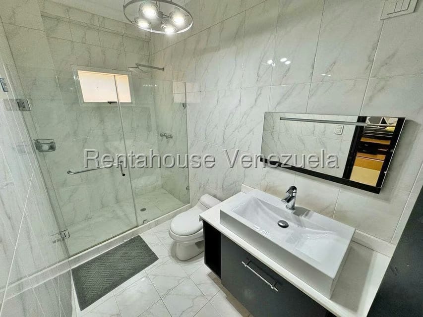 Casa (Multipes Niveles) en Venta en Los Naranjos del Cafetal, Distrito Metropolitano - 30