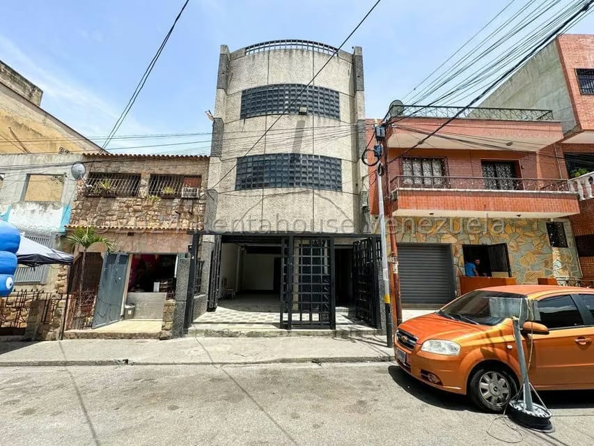 Comercial (Edificio) en Venta en Catia, Distrito Metropolitano - 2