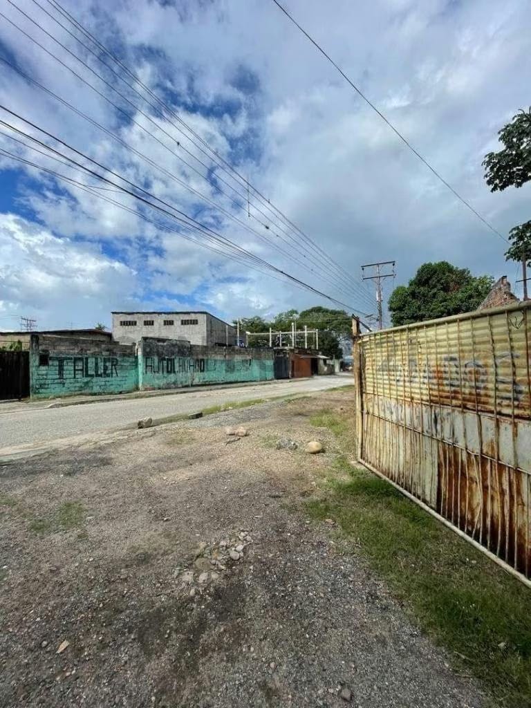 En Venta Terreno en la Av. Industrial - 2