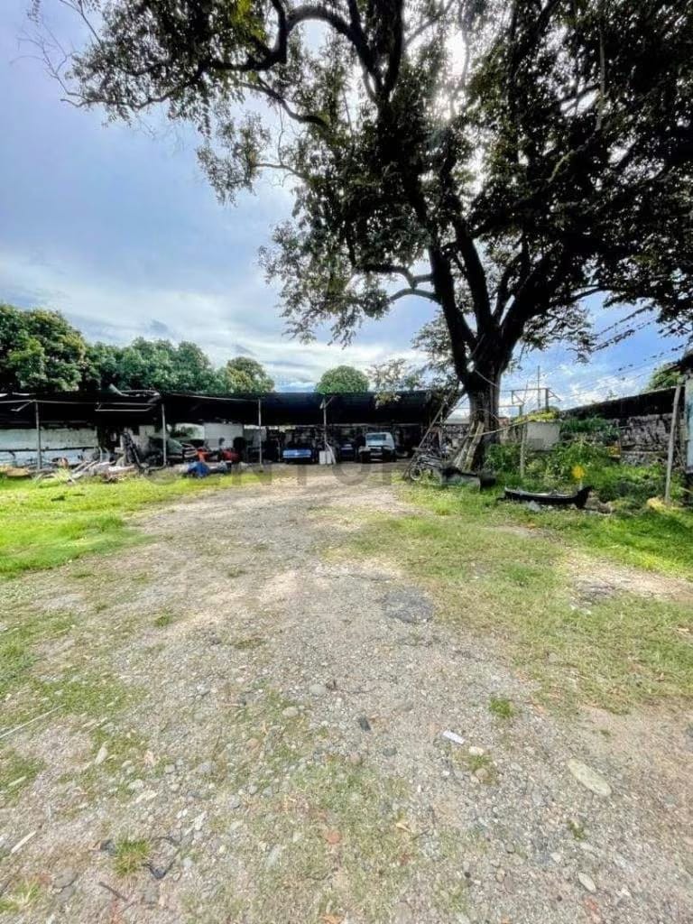 En Venta Terreno en la Av. Industrial - 3