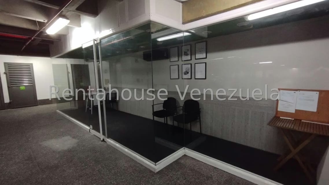 Comercial (Local Comercial) en Alquiler en Colinas de Valle Arriba, Distrito Metropolitano - 4