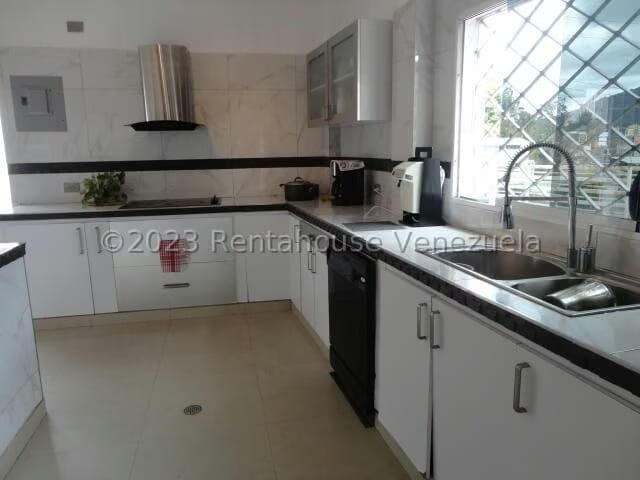 Casa (Multipes Niveles) en Venta en Charallavito, Distrito Metropolitano - 25