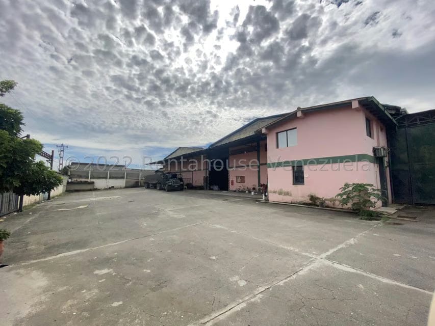 Comercial (Galpon - Deposito) en Venta en Zona Industrial 3, Lara - 2