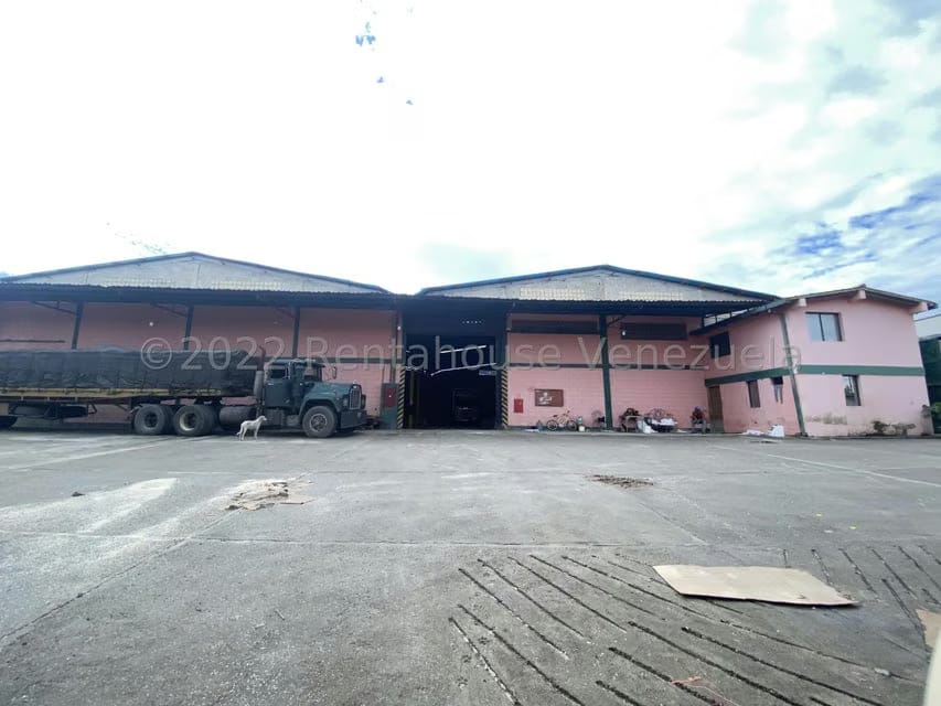 Comercial (Galpon - Deposito) en Venta en Zona Industrial 3, Lara - 13