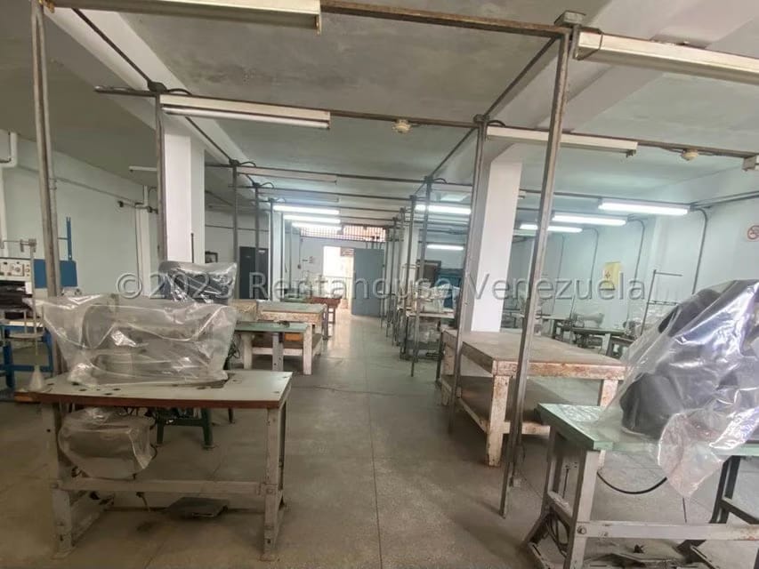 Comercial (Edificio) en Venta en Catia, Distrito Metropolitano - 2