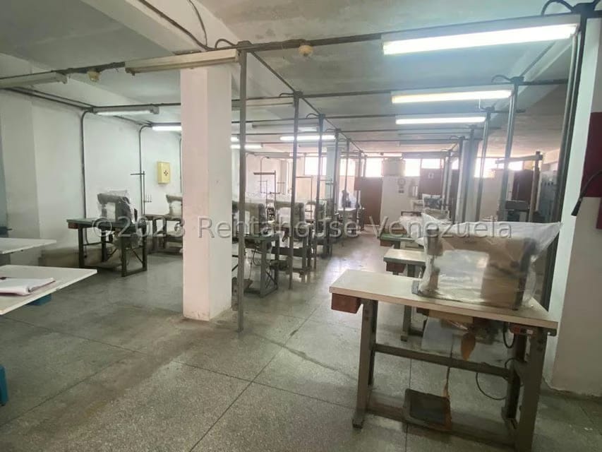 Comercial (Edificio) en Venta en Catia, Distrito Metropolitano - 4
