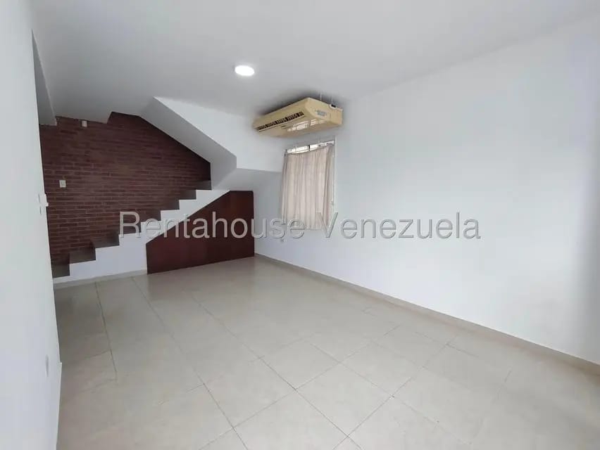 Casa (Duplex) en Alquiler en Trapiche Villas, Lara - 3