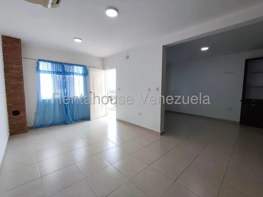 Casa (Duplex) en Alquiler en Trapiche Villas, Lara - 4