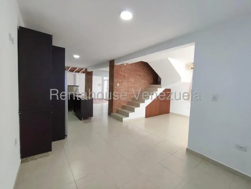 Casa (Duplex) en Alquiler en Trapiche Villas, Lara - 5