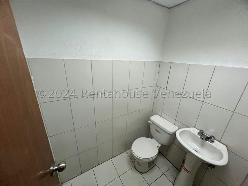 Comercial (Local Comercial) en Alquiler en El Cafetal, Distrito Metropolitano - 14