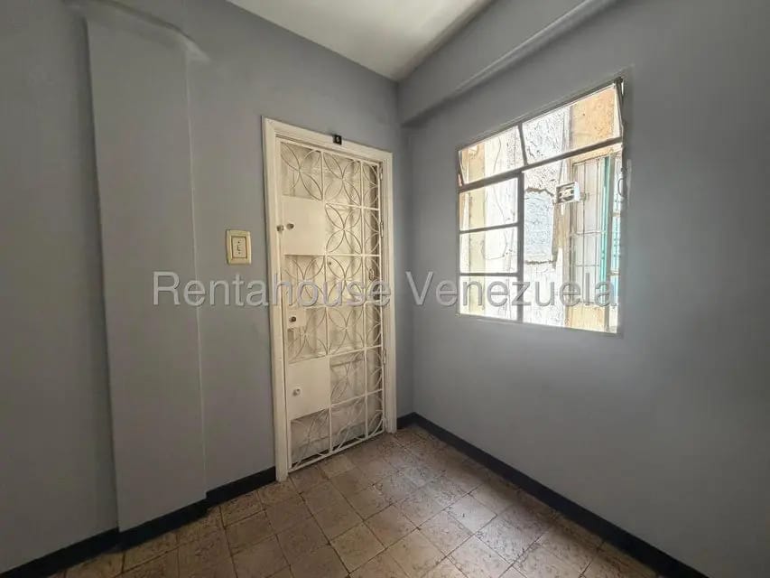 Apartamento (1 Nivel) en Venta en Parroquia Altagracia, Distrito Metropolitano - 4