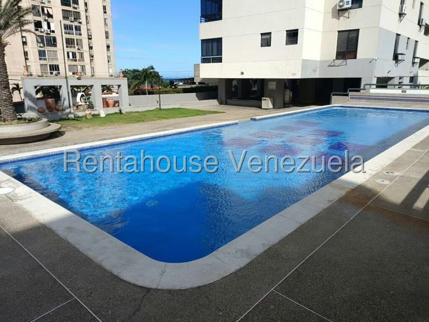 Apartamento (Duplex) en Alquiler en Sector las Quince Letras, Vargas - 36