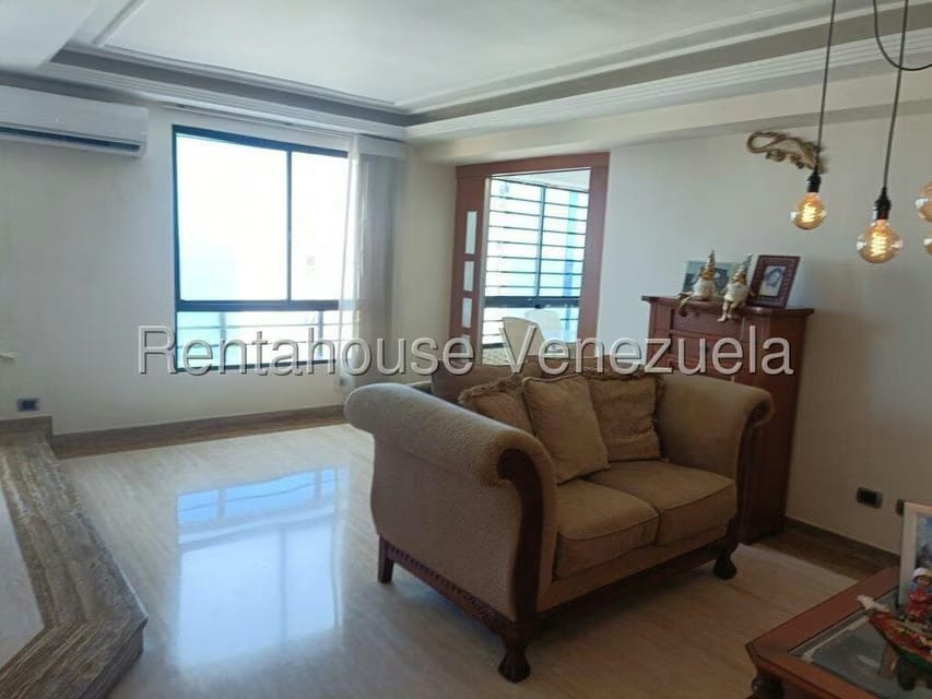 Apartamento (Duplex) en Alquiler en Sector las Quince Letras, Vargas - 5