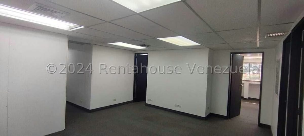Comercial (Oficina) en Alquiler en Los Dos Caminos, Distrito Metropolitano - 11