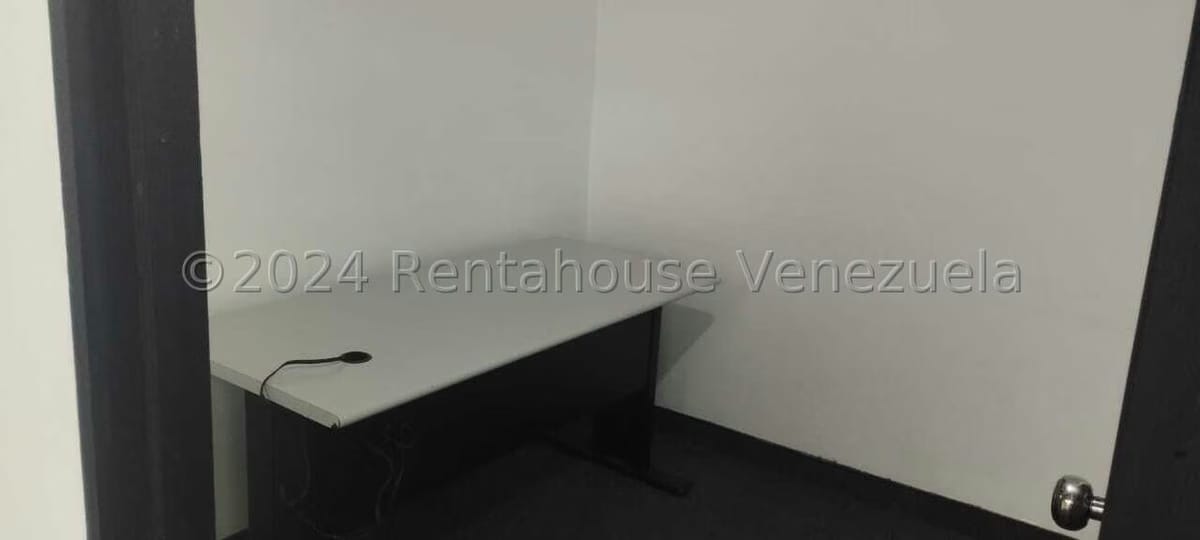 Comercial (Oficina) en Alquiler en Los Dos Caminos, Distrito Metropolitano - 12