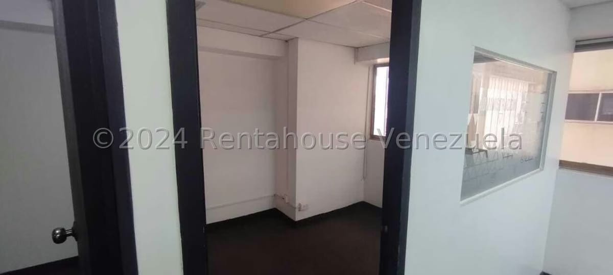 Comercial (Oficina) en Alquiler en Los Dos Caminos, Distrito Metropolitano - 14