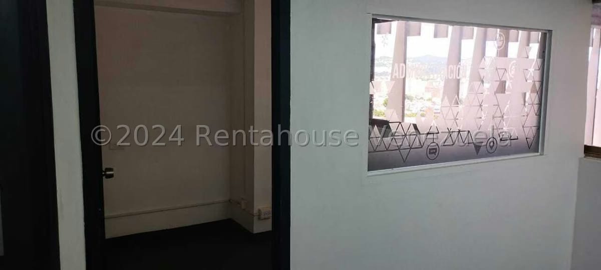 Comercial (Oficina) en Alquiler en Los Dos Caminos, Distrito Metropolitano - 15