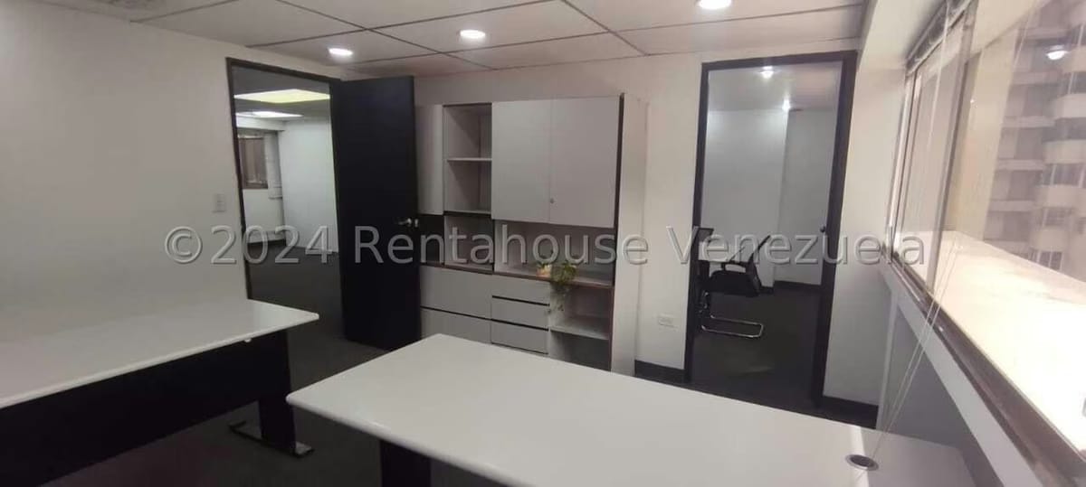 Comercial (Oficina) en Alquiler en Los Dos Caminos, Distrito Metropolitano - 19
