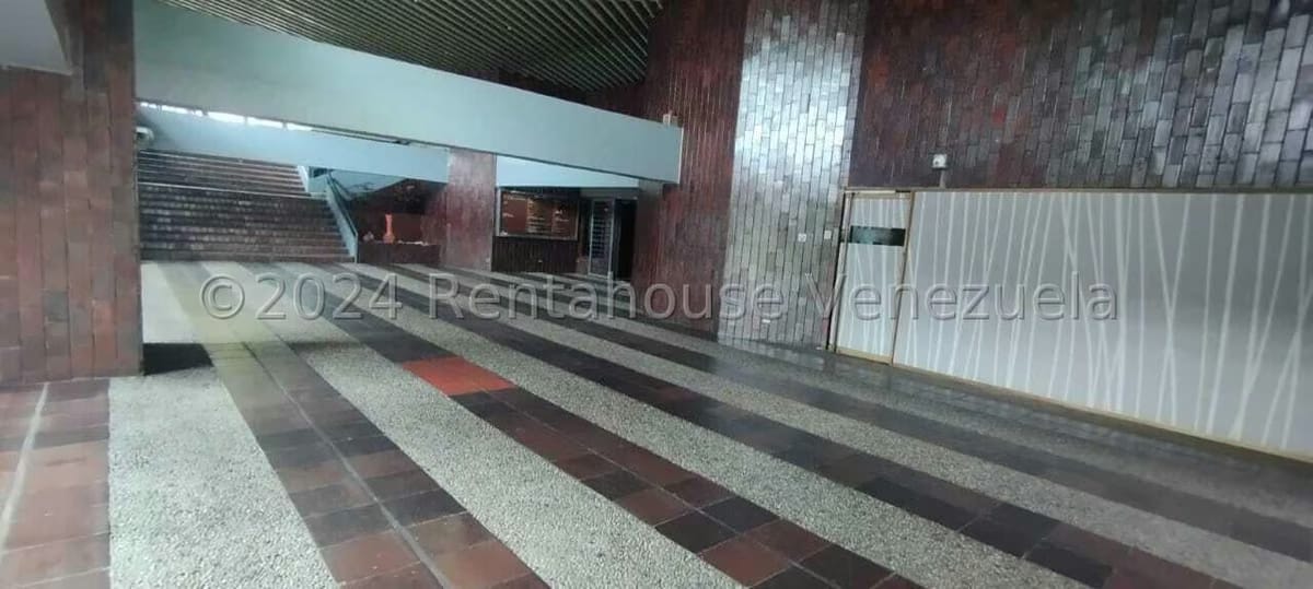 Comercial (Oficina) en Alquiler en Los Dos Caminos, Distrito Metropolitano - 3