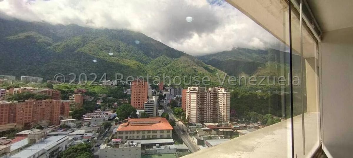 Comercial (Oficina) en Alquiler en Los Dos Caminos, Distrito Metropolitano - 21