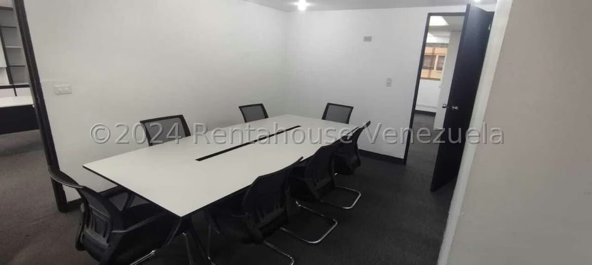 Comercial (Oficina) en Alquiler en Los Dos Caminos, Distrito Metropolitano - 23