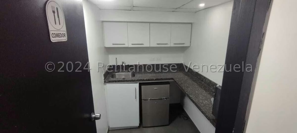 Comercial (Oficina) en Alquiler en Los Dos Caminos, Distrito Metropolitano - 26