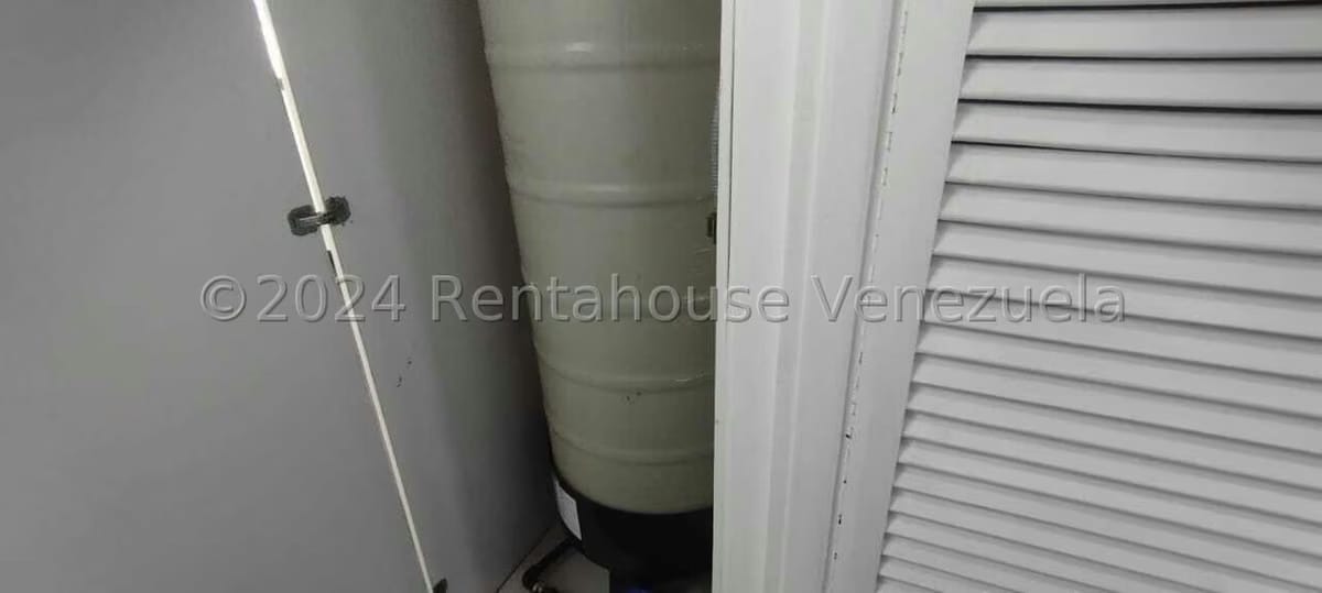 Comercial (Oficina) en Alquiler en Los Dos Caminos, Distrito Metropolitano - 28