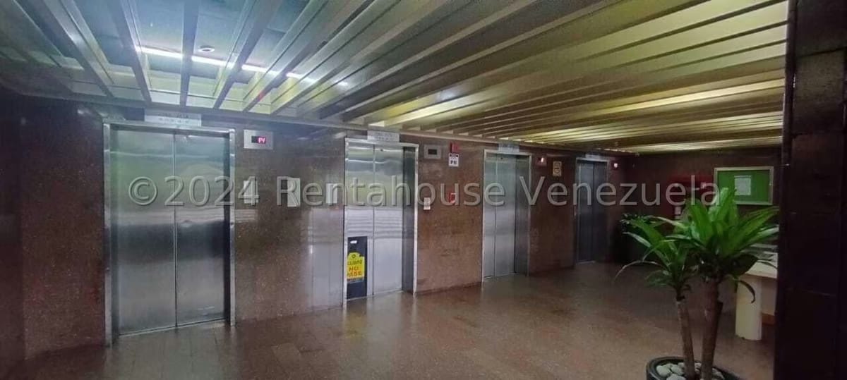 Comercial (Oficina) en Alquiler en Los Dos Caminos, Distrito Metropolitano - 5
