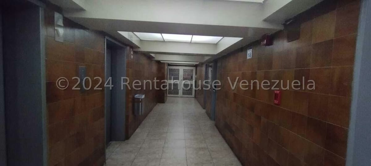 Comercial (Oficina) en Alquiler en Los Dos Caminos, Distrito Metropolitano - 7