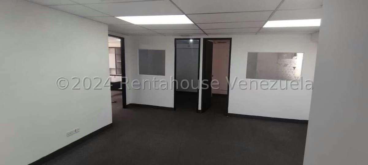 Comercial (Oficina) en Alquiler en Los Dos Caminos, Distrito Metropolitano - 8