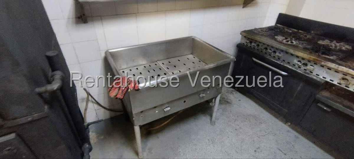 Comercial (Local Comercial) en Alquiler en La Urbina, Distrito Metropolitano - 11