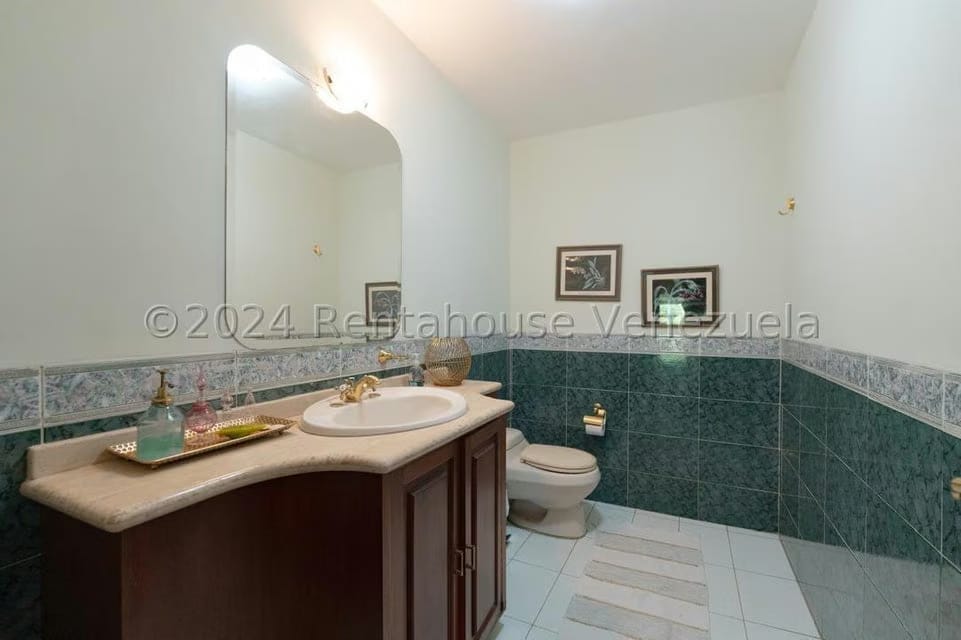 Casa (Multipes Niveles) en Venta en Prados del Este, Distrito Metropolitano - 16