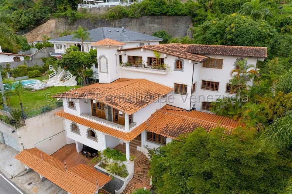 Casa (Multipes Niveles) en Venta en Prados del Este, Distrito Metropolitano - 3