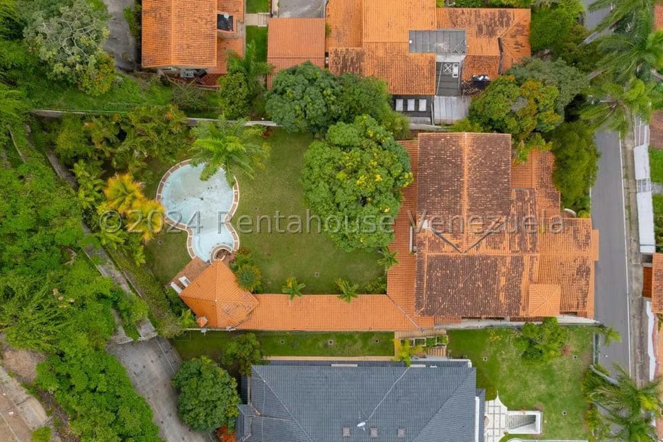 Casa (Multipes Niveles) en Venta en Prados del Este, Distrito Metropolitano - 4