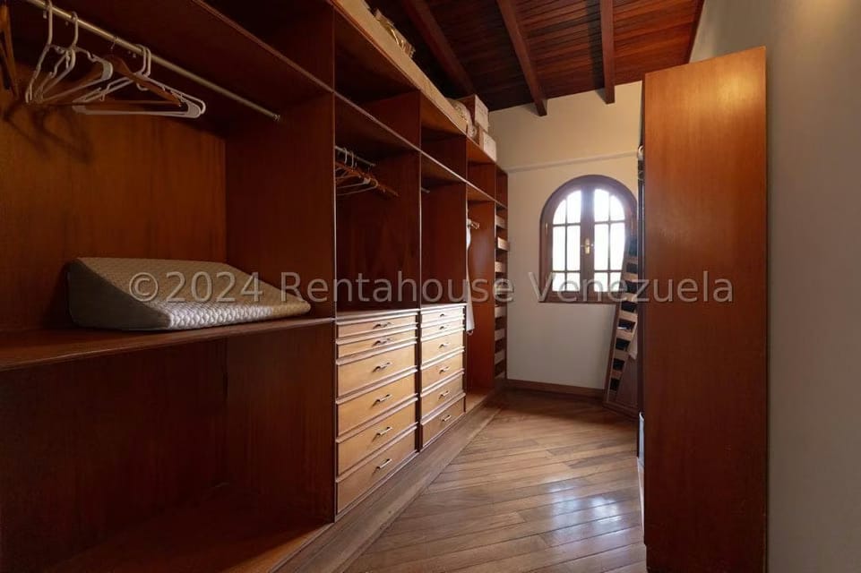 Casa (Multipes Niveles) en Venta en Prados del Este, Distrito Metropolitano - 31