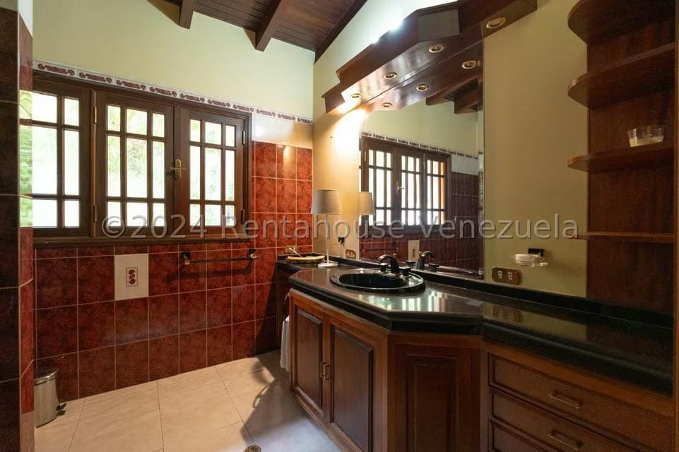 Casa (Multipes Niveles) en Venta en Prados del Este, Distrito Metropolitano - 36