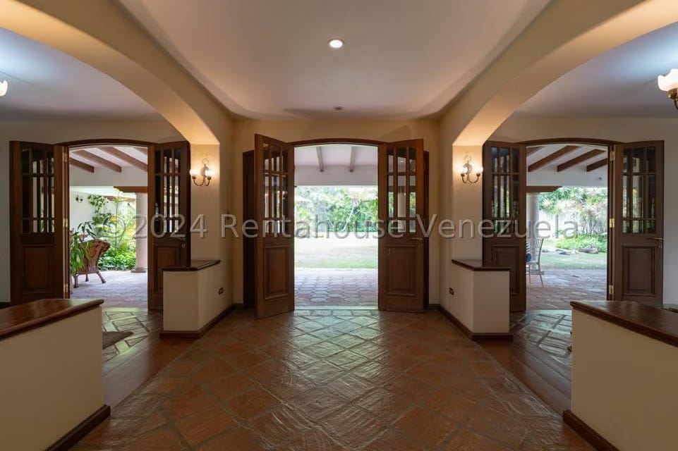Casa (Multipes Niveles) en Venta en Prados del Este, Distrito Metropolitano - 44