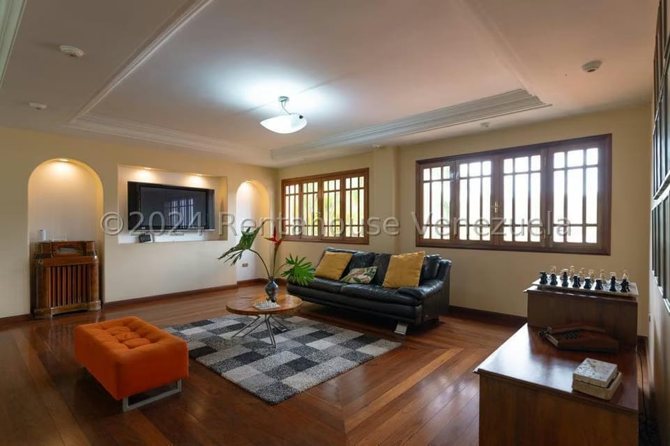 Casa (Multipes Niveles) en Venta en Prados del Este, Distrito Metropolitano - 51