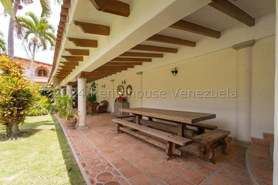 Casa (Multipes Niveles) en Venta en Prados del Este, Distrito Metropolitano - 62