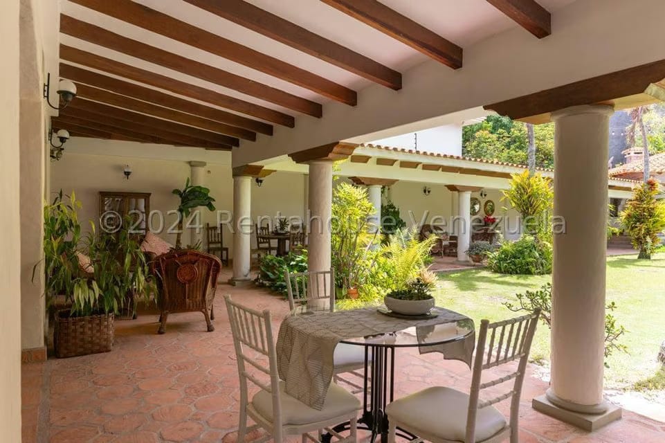 Casa (Multipes Niveles) en Venta en Prados del Este, Distrito Metropolitano - 63