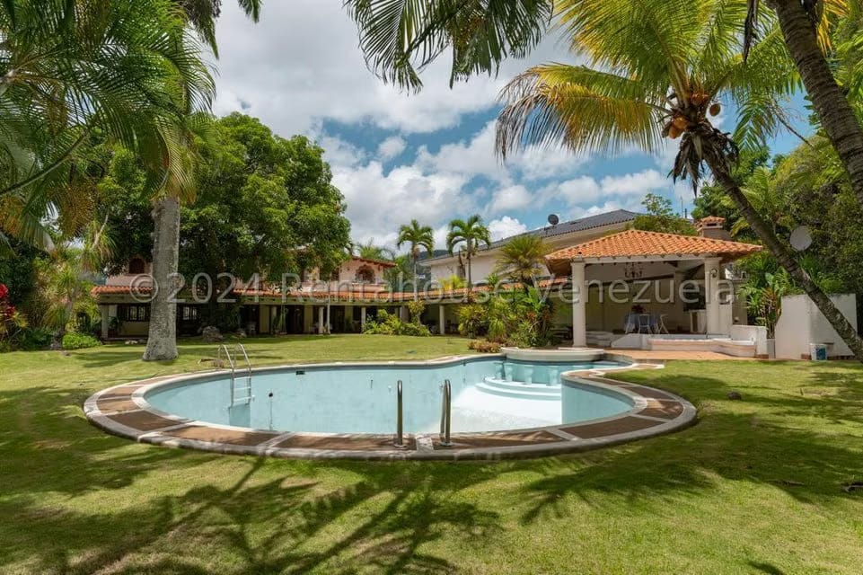 Casa (Multipes Niveles) en Venta en Prados del Este, Distrito Metropolitano - 65