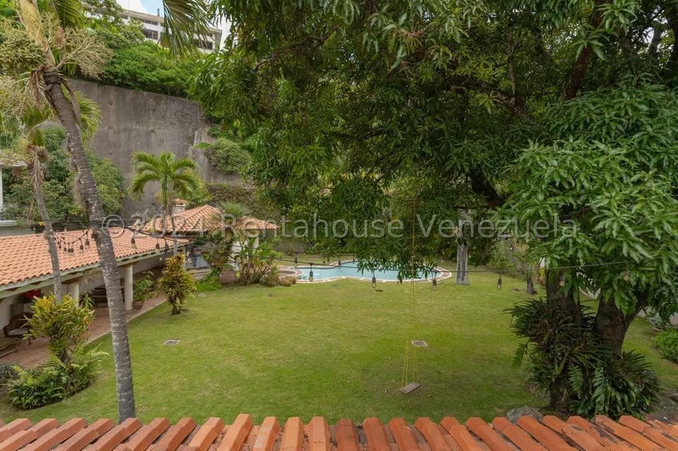 Casa (Multipes Niveles) en Venta en Prados del Este, Distrito Metropolitano - 68