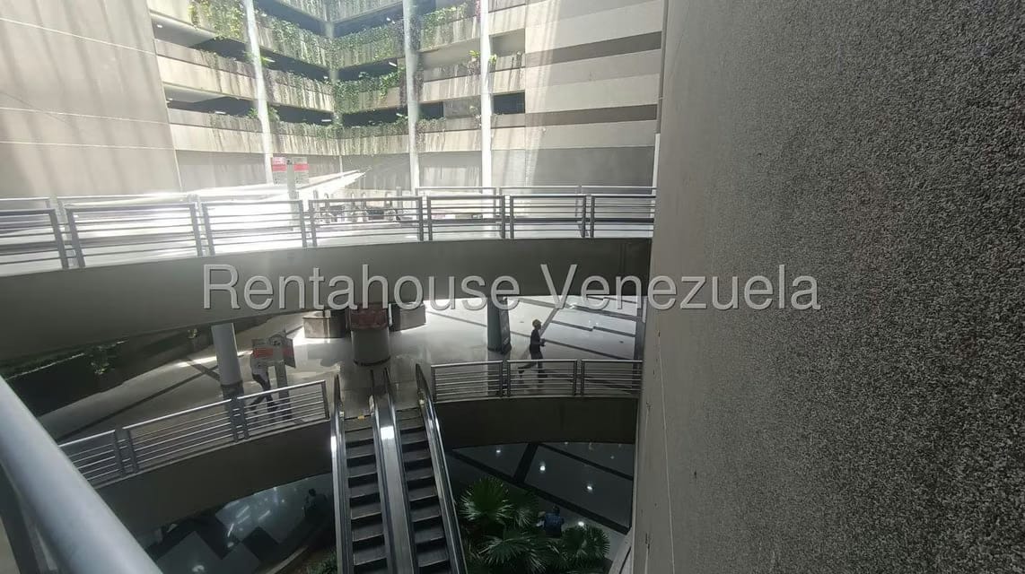 Comercial (Local Comercial) en Alquiler en El Rosal, Distrito Metropolitano - 12