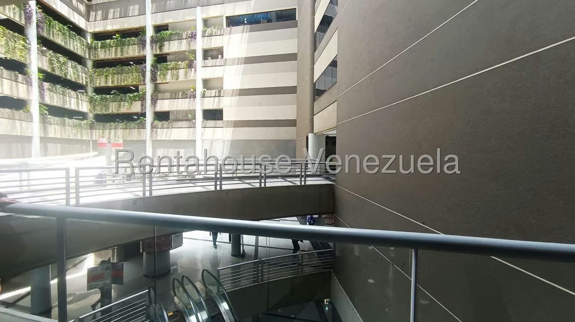 Comercial (Local Comercial) en Alquiler en El Rosal, Distrito Metropolitano - 13