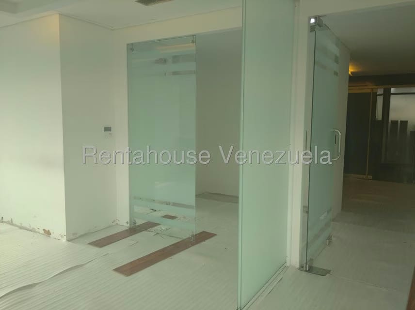 Comercial (Local Comercial) en Venta en Macaracuay, Distrito Metropolitano - 4
