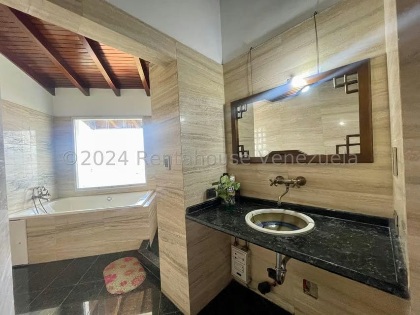 Casa (Multipes Niveles) en Venta en Los Naranjos del Cafetal, Distrito Metropolitano - 56