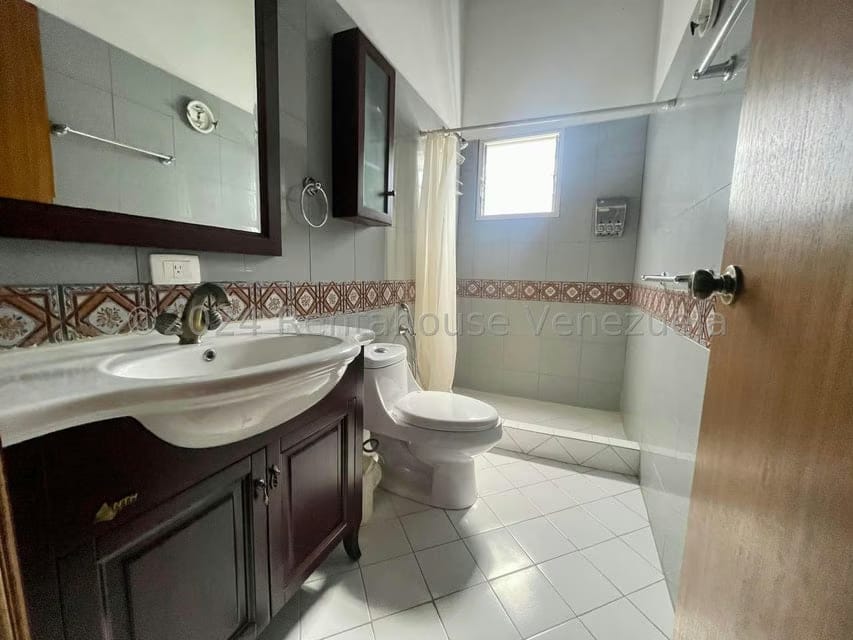 Casa (Multipes Niveles) en Venta en Los Naranjos del Cafetal, Distrito Metropolitano - 65